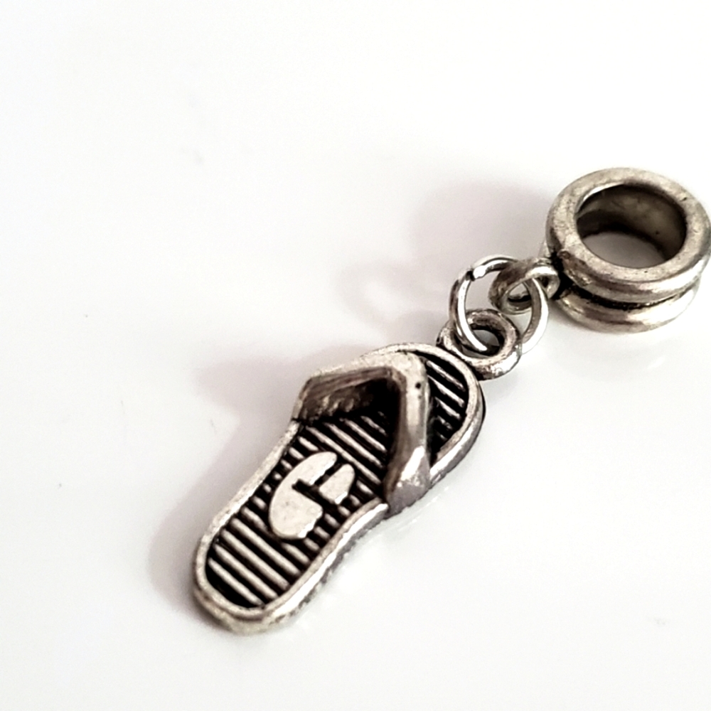 Charm pendant, FLIP-FLOP